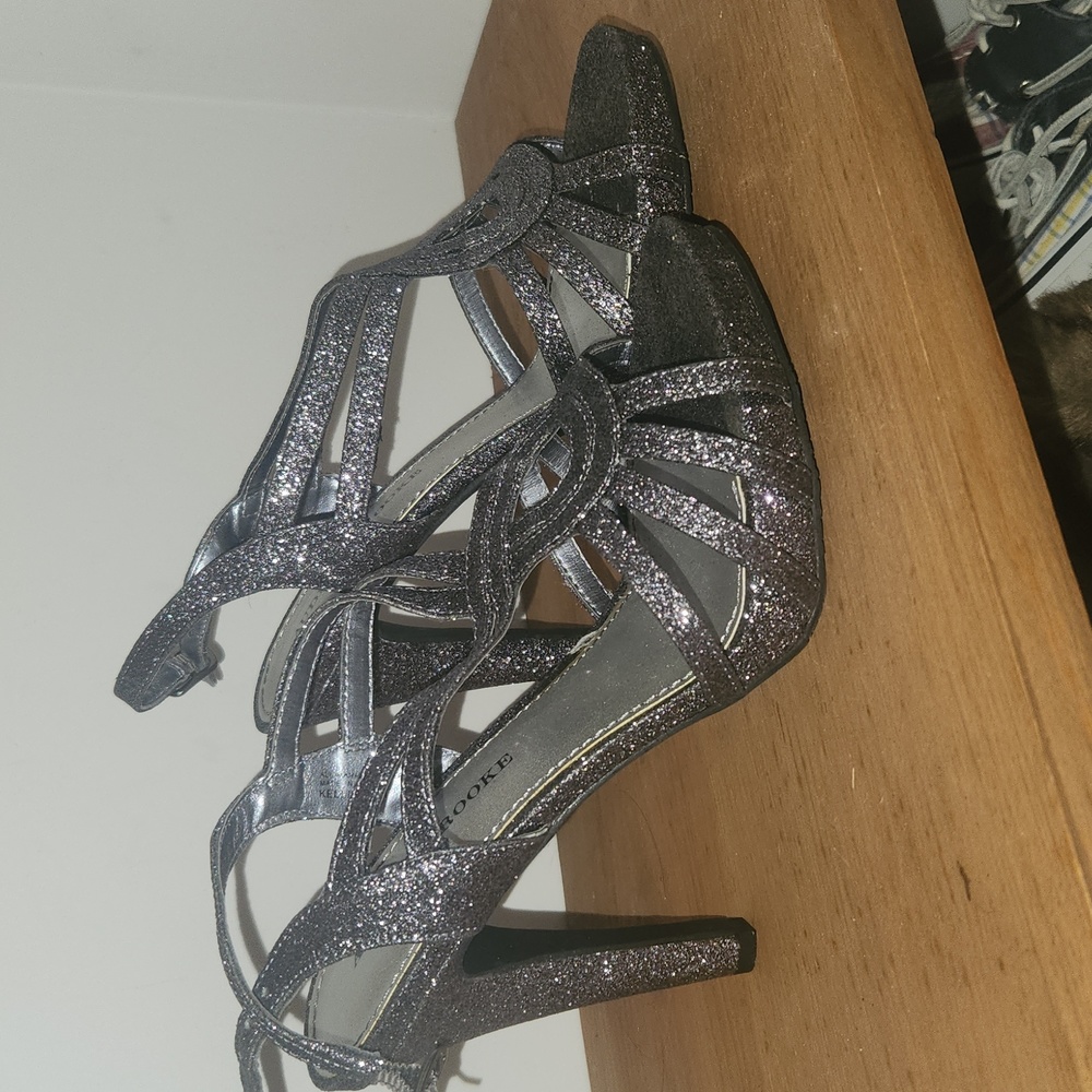Audrey Brooke dress heels size 6.5